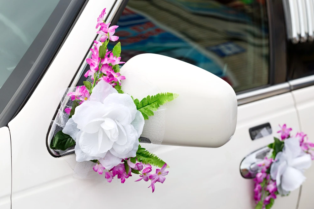Blumendeko Hochzeitsauto